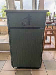 lot 19 image: LOCKWOOD SINGLE SPLIT DOOR TRASHCAN