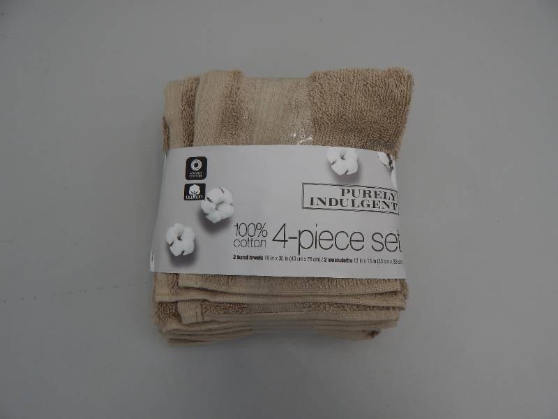 lot 12 image: 4 Piece Bathroom Towel Set