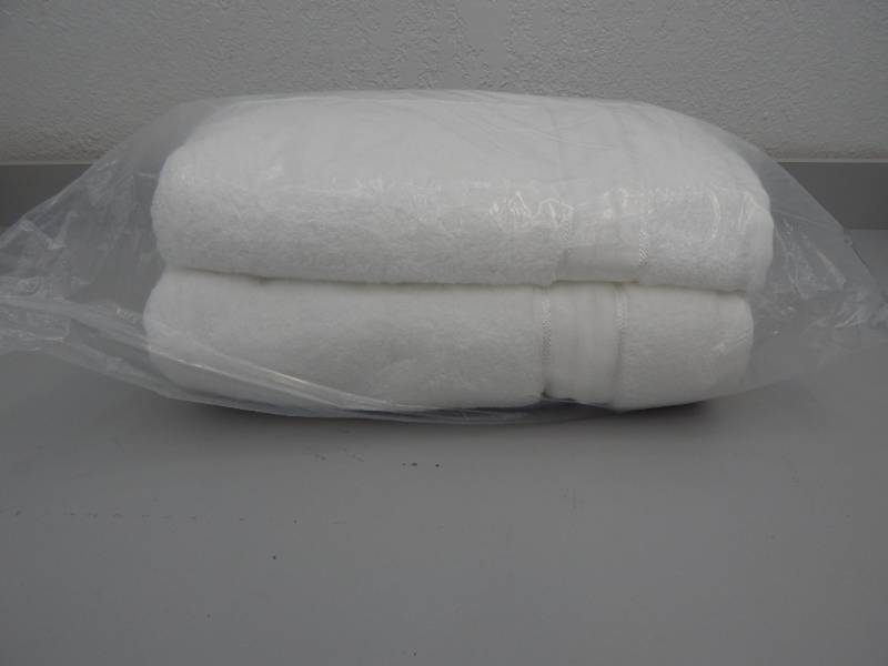 lot 26 image: 2-Pack Egyptian Hygrocotton Bath Towels