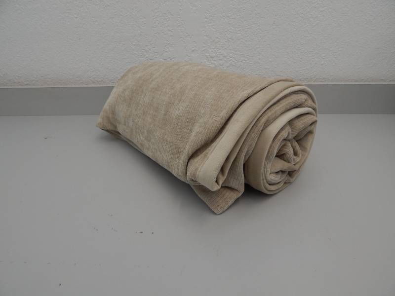 lot 27 image: Throw Blanket