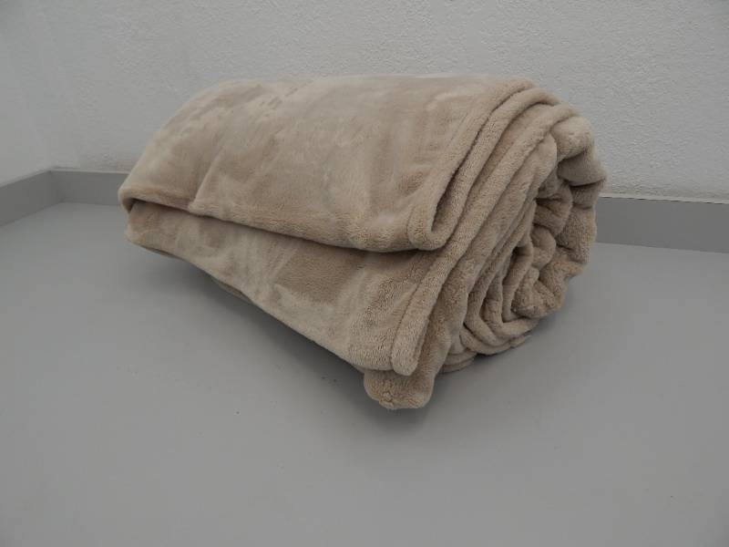 lot 29 image: King Throw Blanket