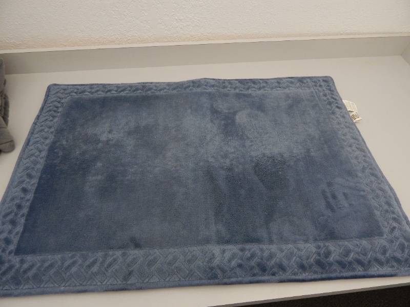 lot 31 image: Memory Foam Bath Mat