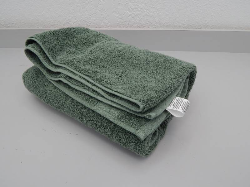 lot 101 image: Bath Towel