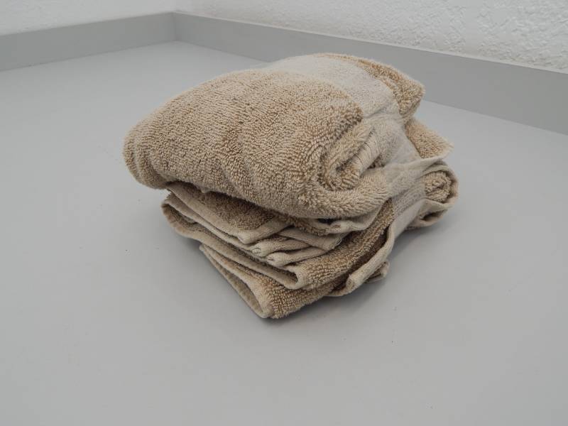 lot 109 image: 4-piece hand towel set