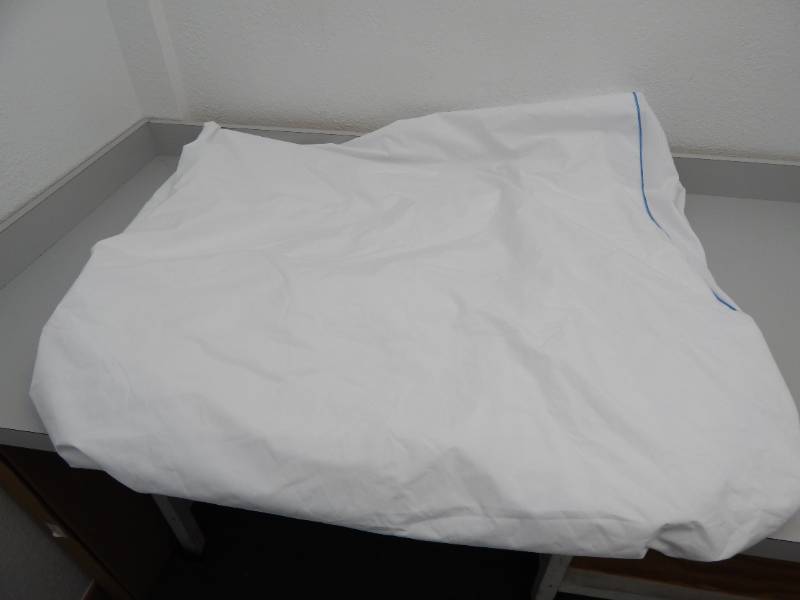 lot 118 image: Queen mattress coverprotector