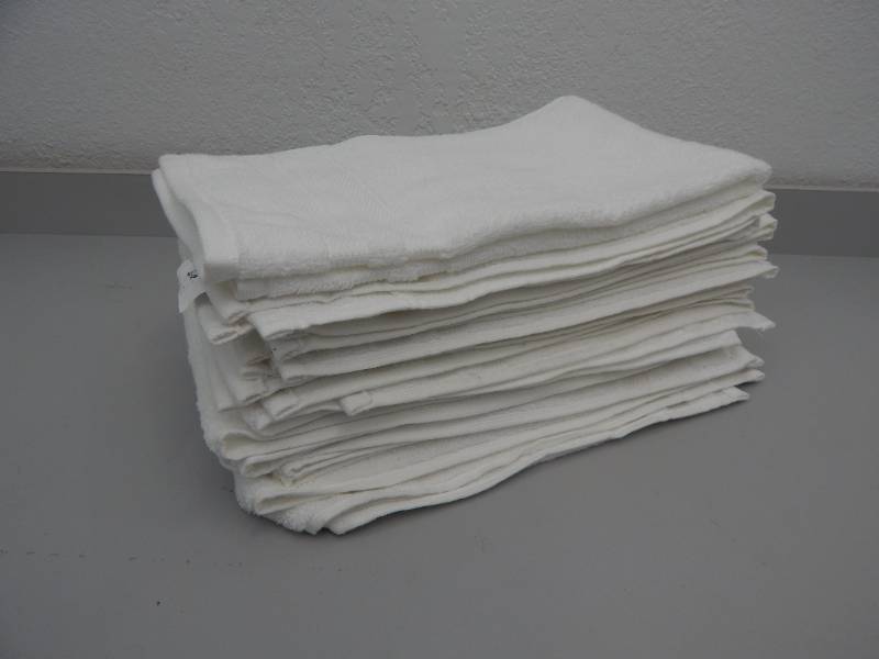 lot 121 image: 11-piece hand towel set