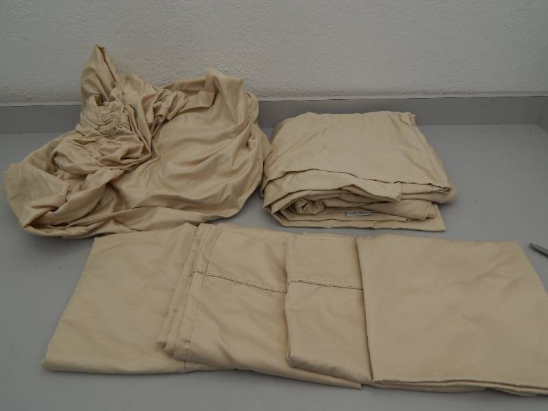 lot 133 image: King 6-Piece Sheet Set