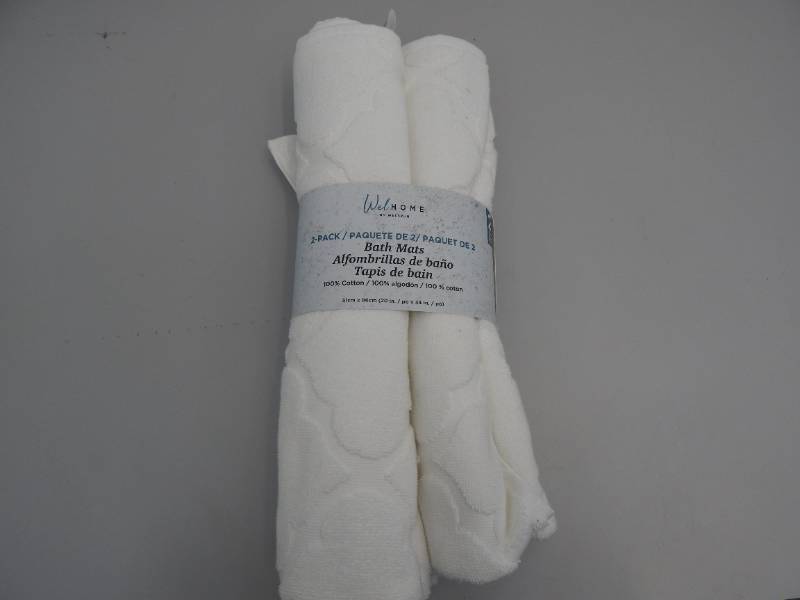 lot 39 image: 2-Pack white bath mats