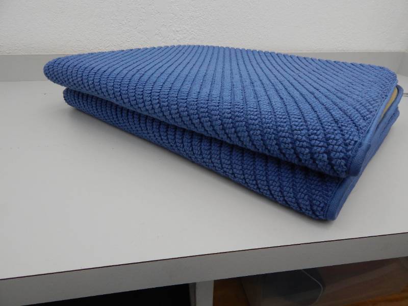 lot 70 image: Set of 2 Memory Foam Bath Mats