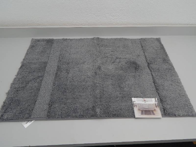 lot 75 image: Bath Rug