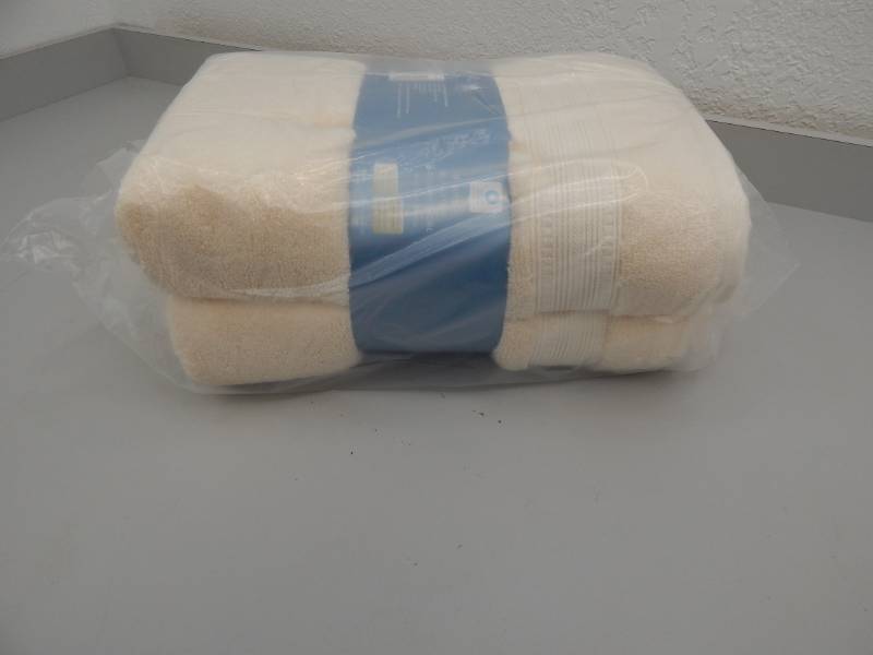lot 96 image: Luxury 2-piece bath towel set