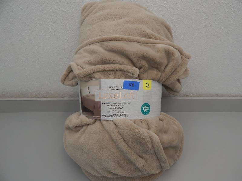 lot 58 image: Queen LuxeLoft Throw Blanket