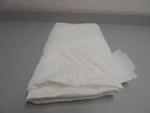 lot 10 image: Twin XL Mattress Protector