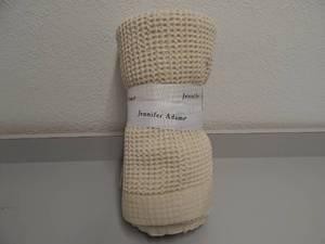 lot 34 image: Waffle Weave Throw Blanket