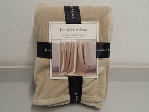 lot 37 image: Chenille Corduroy Throw
