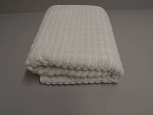 lot 41 image: 100% Cotton Bath Towel