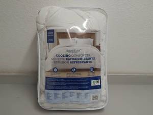 lot 42 image: Queen Cooling Comforter