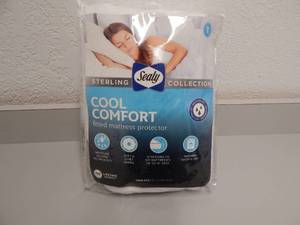 lot 46 image: Sealy Twin Mattress Protector