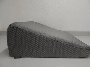 lot 57 image: Cooling Memory Foam Wedge Pillow