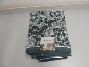 lot 72 image: Set of 2 Memory Foam Bath Mats