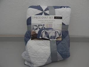 lot 78 image: King 3 Piece Quilt Set