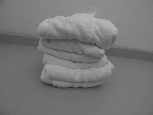 lot 80 image: 6 Piece Bath Towels