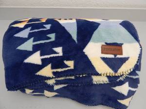 lot 111 image: Pendleton Ultra Soft Throw Blanket