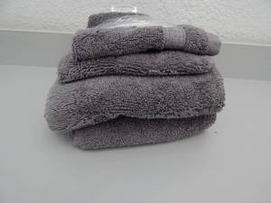 lot 126 image: 4 Piece Hand Towel Set - Gray
