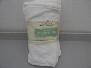 lot 143 image: 24 Pack White Washcloths