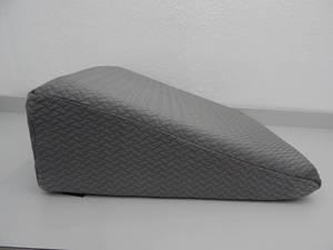 lot 168 image: Cooling Memory Foam Wedge Pillow