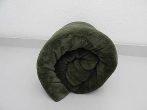 lot 173 image: Twin Olive Green Throw Blanket