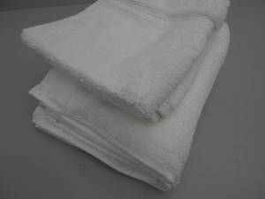 lot 87 image: 4 Piece Hand Towel Set