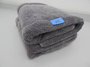 lot 104 image: Set of 2 Bath Towels
