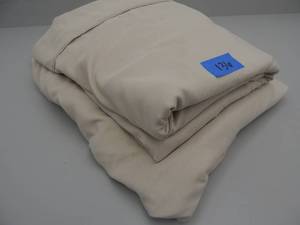 lot 136 image: King 2 Piece Sheet Set