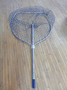 lot 23 image: Cummings Telescoping Landing Net