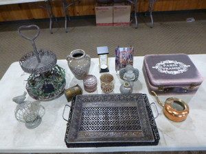 lot 29 image: Home Dcor