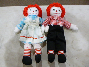 lot 32 image: Raggedy Ann and Andy Dolls