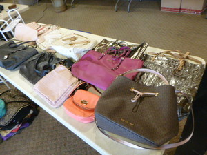lot 39 image: 12 Womens HandbagsPurses