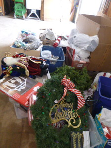 lot 50 image: Large Lot of Christmas Dcor