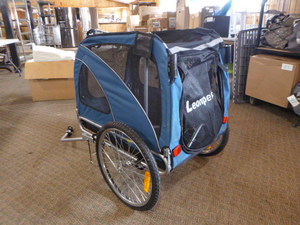lot 54 image: Leonpets Collapsible 3-in-1 Pet Bicycle Trailer