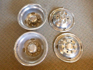 lot 67 image: 4 Hub Caps