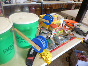 lot 91 image: Lot of Ice Fishing Items