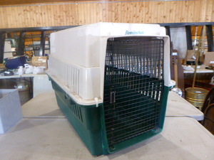 lot 95 image: Remington XL Pet Crate