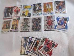lot 7 image: 20 Assorted Basketball Cards...