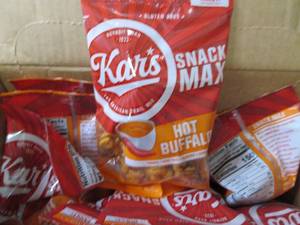 lot 141 image: 12- 4 oz Kars Hot Buffalo Snack Mi...