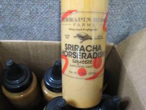 lot 158 image: 6- 8.5 oz Siracha Horseradish Squee...