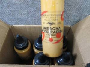 lot 159 image: 6- 8.5 oz Siracha Horseradish Squee...