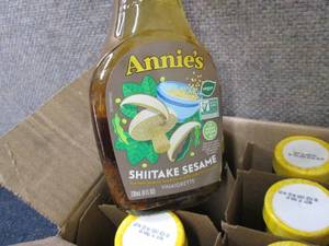 lot 192 image: 6- 8 oz Annies Shitake Sesame Vina...