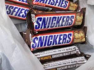 lot 203 image: 12- 1.86 oz Snickers...