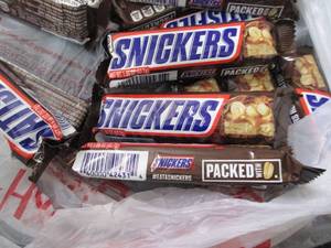 lot 204 image: 12- 1.86 oz Snickers...